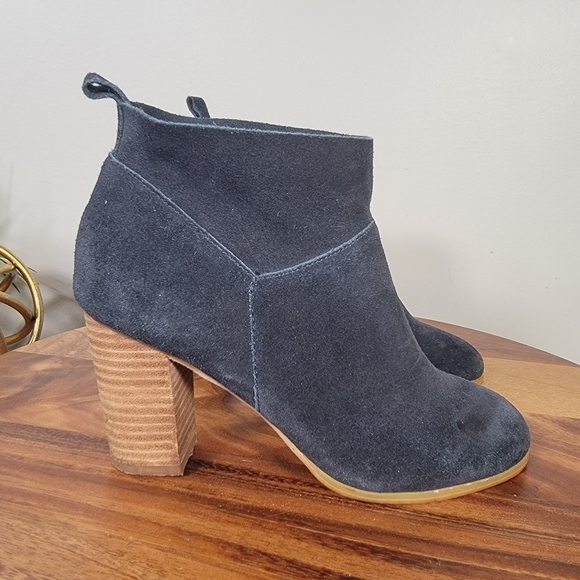 Crown Vintage Rita Suede Ankle Boots Stavked Heels Size 6.5 - Picture 3 of 16